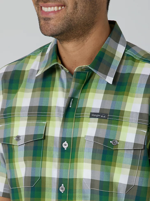 Wrangler Clothing Amethyst Forest (112336161) Men Eco-Friendly Plaid Short Sleeve Camp Shirt 8V2H399
