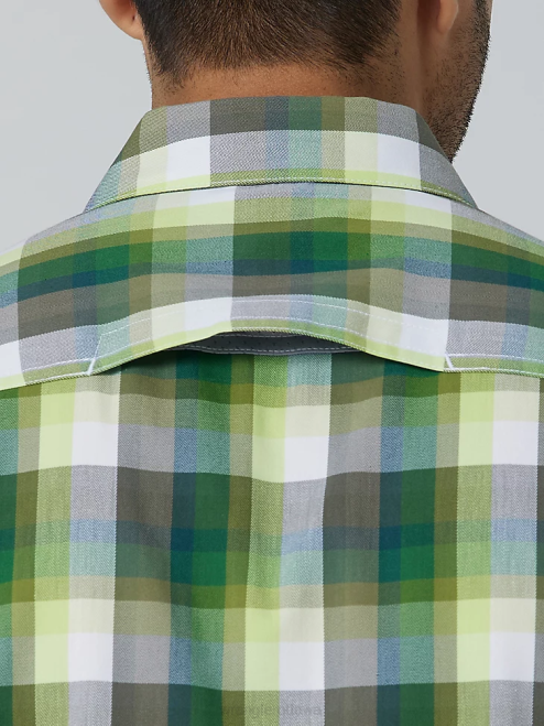 Wrangler Clothing Amethyst Forest (112336161) Men Eco-Friendly Plaid Short Sleeve Camp Shirt 8V2H399