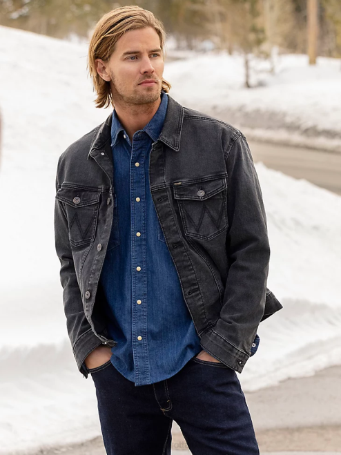 Wrangler Clothing Black (MTJDABK) Men Classic Denim Trucker Jacket 8V2H613