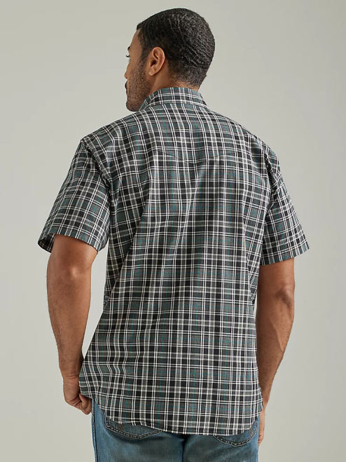 Wrangler Clothing Black Knight (112326367) Men Wrinkle Resist Short Sleeve Western Snap Plaid Shirt 8V2H445