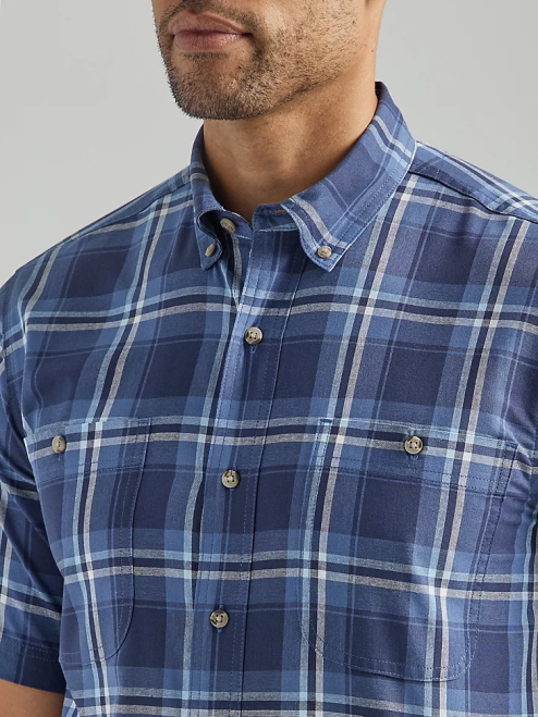 Wrangler Clothing Blue Deep (112325041) Men Rugged Wear Short Sleeve Easy Care Plaid Button-Down Shirt 8V2H342
