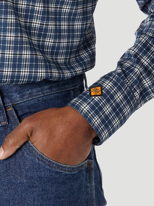 Wrangler Clothing Blue/Black (FR122BW) Men FR Flame Resistant Long Sleeve Western Snap Plaid Shirt 8V2H501