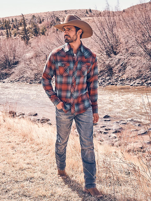 Wrangler Clothing Bozeman (WLT88BZ) Men Retro Slim Fit Straight Leg Jean 8V2H27