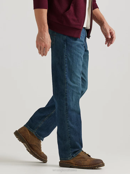 Wrangler Clothing Carbon (ZM3CSCN) Men Authentics Relaxed Fit Comfort Flex Jean 8V2H200