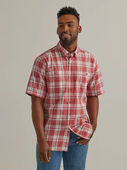 Wrangler Clothing Cedar Red (112325899) Men Rugged Wear Short Sleeve Easy Care Plaid Button-Down Shirt 8V2H346