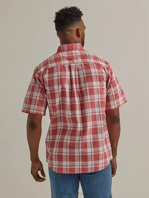 Wrangler Clothing Cedar Red (112325899) Men Rugged Wear Short Sleeve Easy Care Plaid Button-Down Shirt 8V2H346