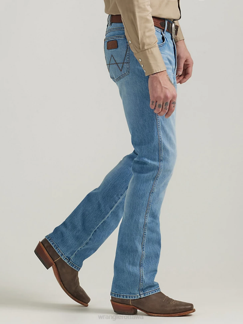 Wrangler Clothing Codigo (112330335) Men Retro Slim Fit Bootcut Jean 8V2H12