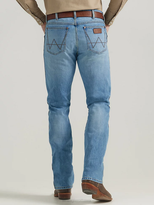 Wrangler Clothing Codigo (112330335) Men Retro Slim Fit Bootcut Jean 8V2H12