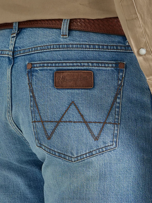 Wrangler Clothing Codigo (112330335) Men Retro Slim Fit Bootcut Jean 8V2H12