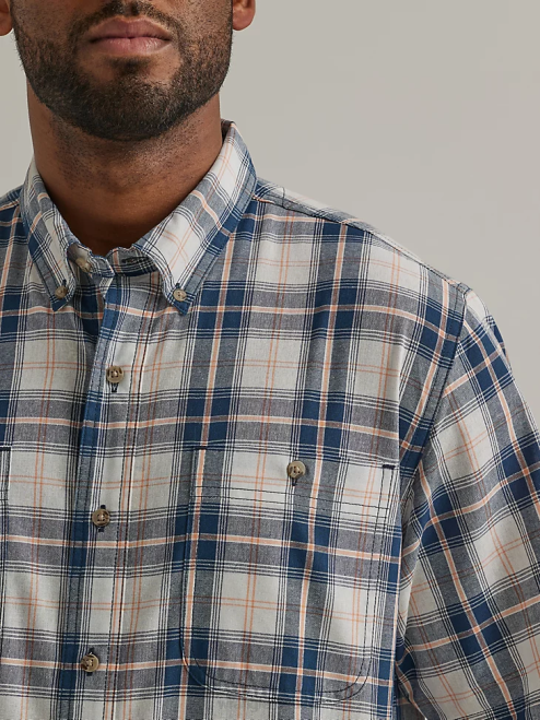 Wrangler Clothing Dark Navy (112325891) Men Rugged Wear Short Sleeve Easy Care Plaid Button-Down Shirt 8V2H343