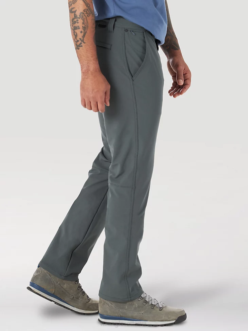 Wrangler Clothing Dark Shadow (NS818DS) Men ATG FWDS Chino 8V2H256