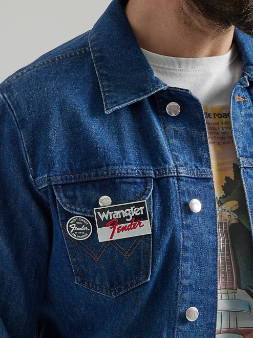 Wrangler Clothing Dark Wash (10MTJDWDW) Men Classic Denim Trucker Jacket 8V2H611