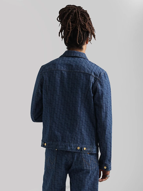 Wrangler Clothing Dark Wash (10MTJDWDW) Men Classic Denim Trucker Jacket 8V2H611