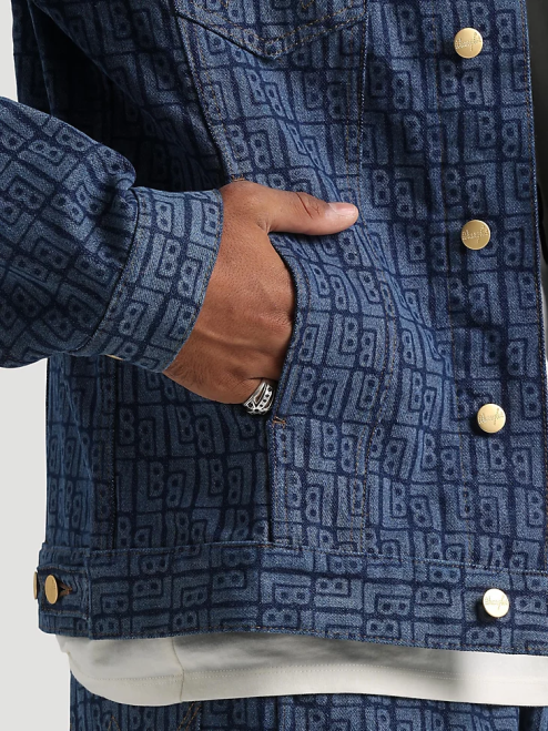 Wrangler Clothing Dark Wash (10MTJDWDW) Men Classic Denim Trucker Jacket 8V2H611