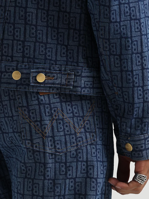 Wrangler Clothing Dark Wash (10MTJDWDW) Men Classic Denim Trucker Jacket 8V2H611