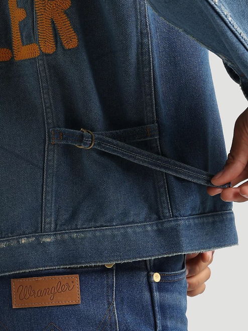 Wrangler Clothing Dark Wash (10MTJDWDW) Men Classic Denim Trucker Jacket 8V2H611
