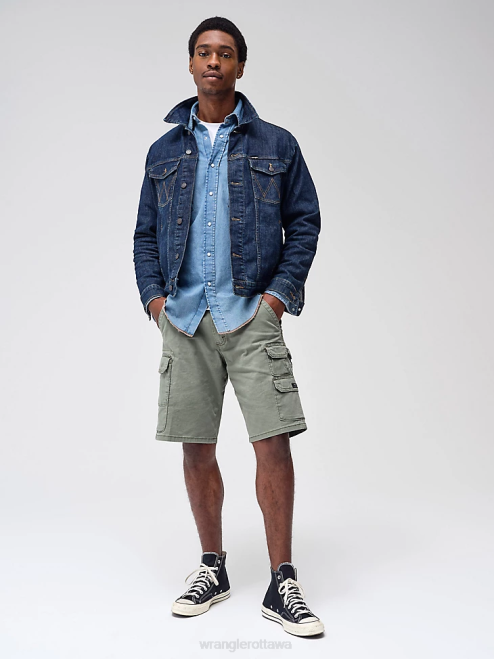 Wrangler Clothing Dark Wash (10MTJDWDW) Men Classic Denim Trucker Jacket 8V2H611