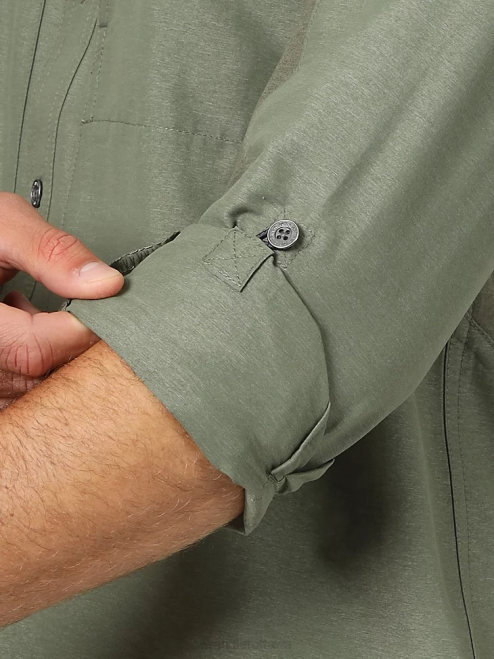 Wrangler Clothing Dusty Olive (NSB89DV) Men ATG Mix Material Shirt 8V2H377