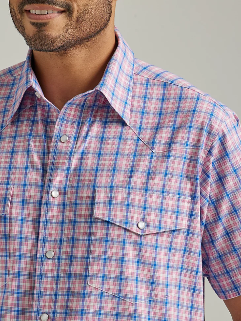 Wrangler Clothing Fireworks Blue (112326368) Men Wrinkle Resist Short Sleeve Western Snap Plaid Shirt 8V2H446