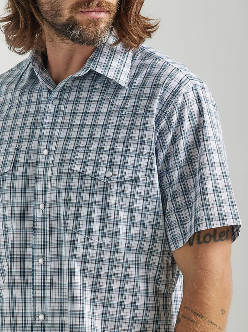 Wrangler Clothing Gray Blue (112324663) Men Wrinkle Resist Short Sleeve Western Snap Plaid Shirt 8V2H442