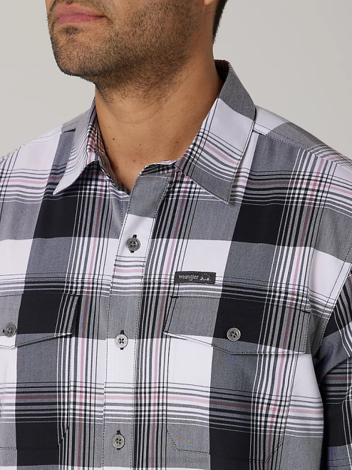 Wrangler Clothing Jade Black (112336189) Men Eco-Friendly Plaid Short Sleeve Camp Shirt 8V2H398