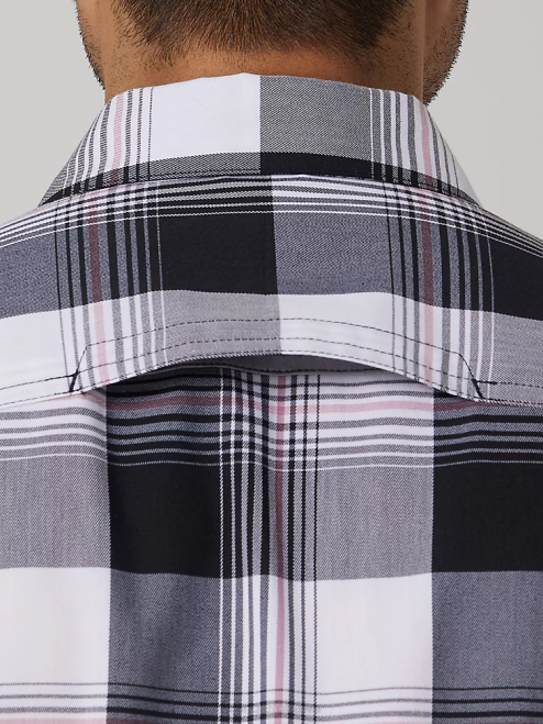 Wrangler Clothing Jade Black (112336189) Men Eco-Friendly Plaid Short Sleeve Camp Shirt 8V2H398