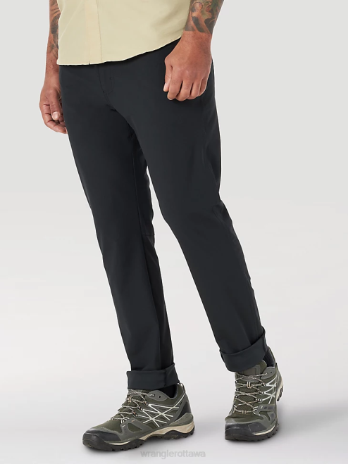 Wrangler Clothing Jet Black (NS808JB) Men ATG FWDS Five Pocket Pant 8V2H254