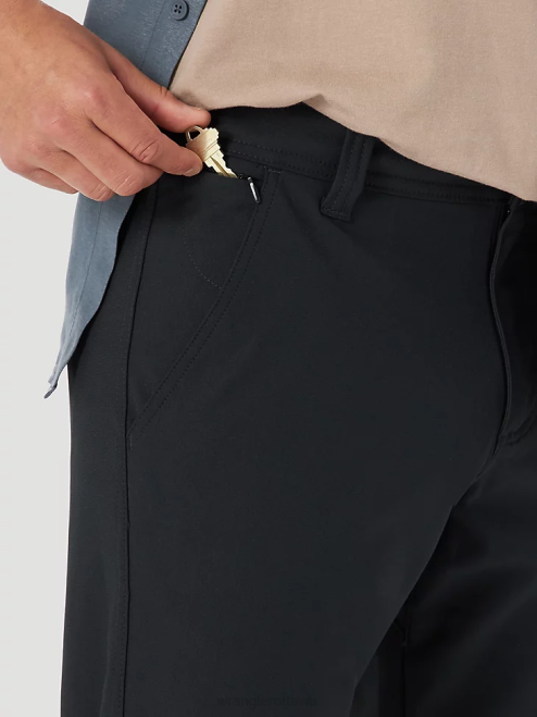 Wrangler Clothing Jet Black (NS818JB) Men ATG FWDS Chino 8V2H257