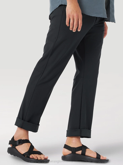 Wrangler Clothing Jet Black (NS818JB) Men ATG FWDS Chino 8V2H257