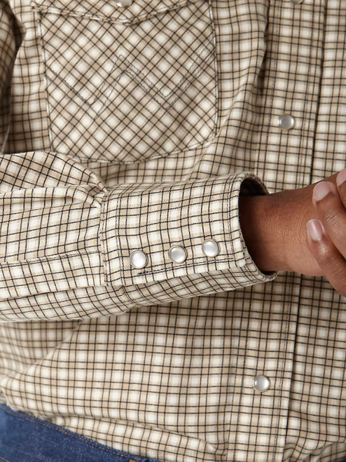 Wrangler Clothing Khaki/White (FR124MM) Men FR Flame Resistant Long Sleeve Western Snap Plaid Shirt 8V2H502