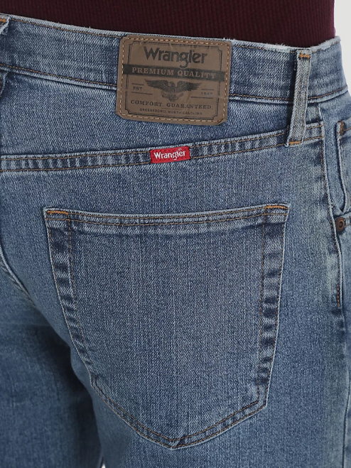 Wrangler Clothing Light Wash (96CFVLW) Men Five Star Premium Performance Series Regular Fit Jean 8V2H69