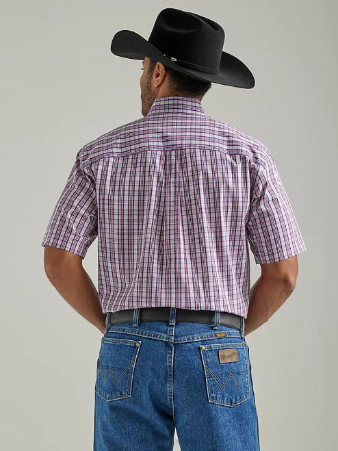 Wrangler Clothing Mid Pink Plaid (112327813) Men George Strait Short Sleeve 2 Pocket Button Down Plaid Shirt 8V2H334