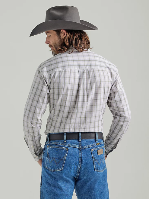Wrangler Clothing Olive Green (112324876) Men George Strait Long Sleeve Button Down One Pocket Plaid Shirt 8V2H317