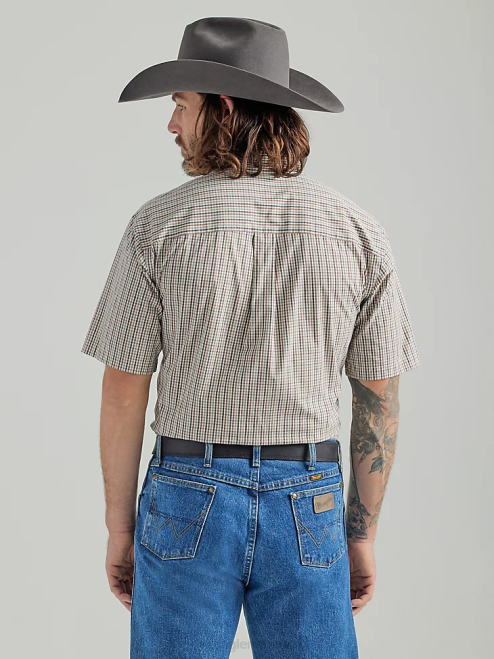 Wrangler Clothing Olive Red (112324873) Men George Strait Short Sleeve 1 Pocket Button Down Plaid Shirt 8V2H306
