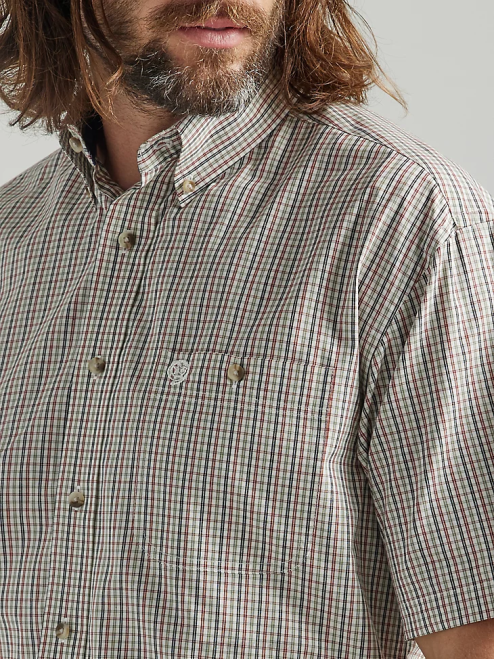 Wrangler Clothing Olive Red (112324873) Men George Strait Short Sleeve 1 Pocket Button Down Plaid Shirt 8V2H306
