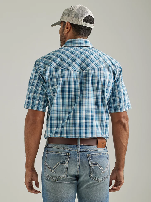 Wrangler Clothing Pacific Check (112327806) Men 20X Competition Advanced Comfort Short Sleeve Western Snap Two Pocket Plaid Shirt 8V2H453