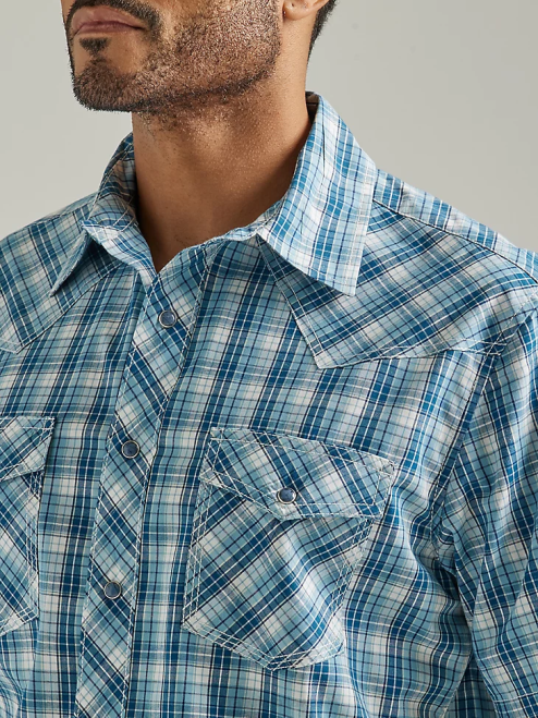 Wrangler Clothing Pacific Check (112327806) Men 20X Competition Advanced Comfort Short Sleeve Western Snap Two Pocket Plaid Shirt 8V2H453