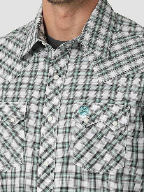Wrangler Clothing Picnic Green (112326336) Men Retro Short Sleeve Western Snap with Sawtooth Flap Pocket Plaid Shirt 8V2H430