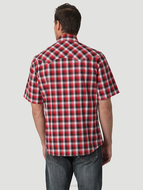 Wrangler Clothing Picnic Red (112326334) Men Retro Short Sleeve Western Snap with Sawtooth Flap Pocket Plaid Shirt 8V2H429