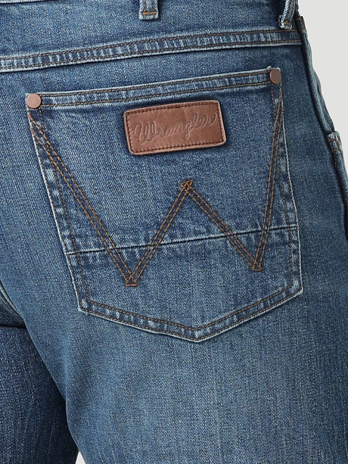 Wrangler Clothing Sawdust (112322491) Men Retro Slim Fit Straight Leg Jean 8V2H37