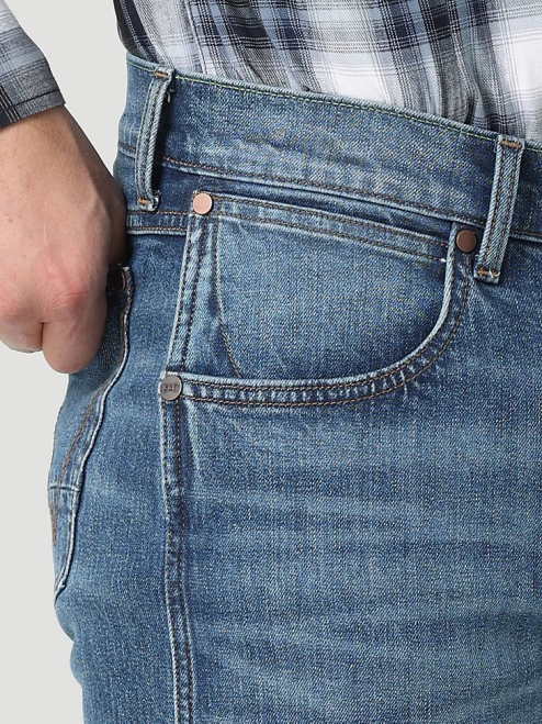 Wrangler Clothing Sawdust (112322491) Men Retro Slim Fit Straight Leg Jean 8V2H37