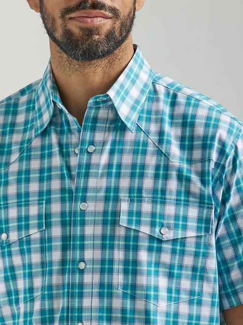 Wrangler Clothing Teal (112324685) Men Wrinkle Resist Short Sleeve Western Snap Plaid Shirt 8V2H443