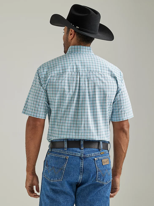 Wrangler Clothing True Aqua Plaid (112327820) Men George Strait Short Sleeve 1 Pocket Button Down Plaid Shirt 8V2H309