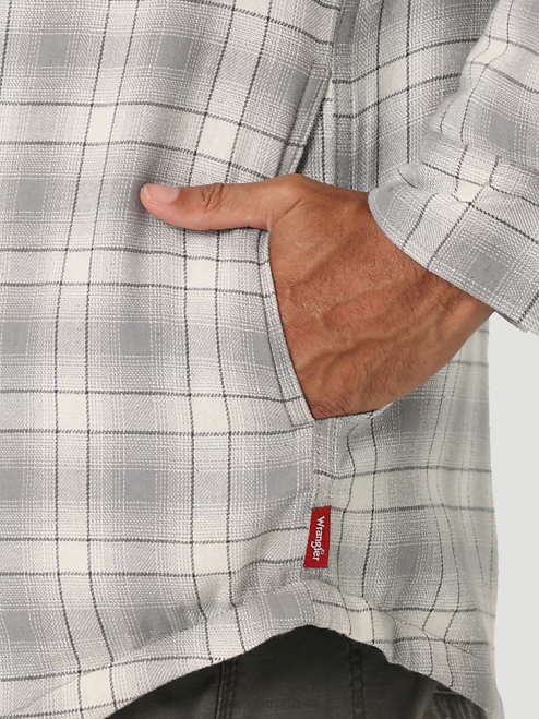 Wrangler Clothing Vaporous Gray (112325083) Men Heavyweight Plaid Sherpa Lined Shirt Jacket 8V2H389