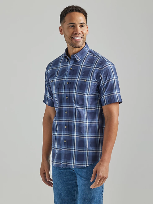 Wrangler Clothing Blue Deep (112325041) Men Rugged Wear Short Sleeve Easy Care Plaid Button-Down Shirt 8V2H342