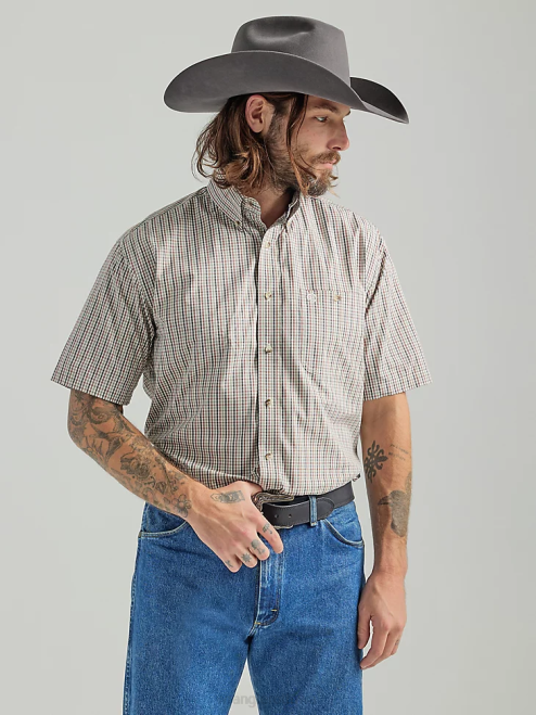 Wrangler Clothing Olive Red (112324873) Men George Strait Short Sleeve 1 Pocket Button Down Plaid Shirt 8V2H306