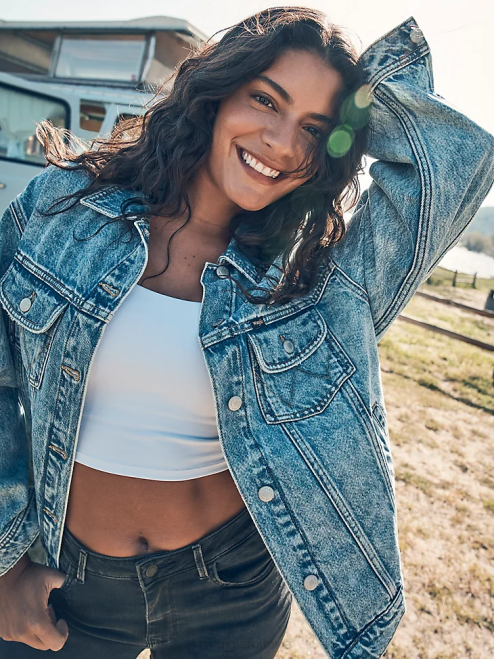 Wrangler Clothing Icy Blue (112333587) Women Girlfriend Denim Jacket 8V2H854